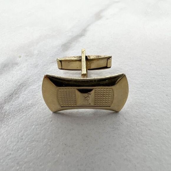 Vintage Textured Gold Tone Single Cufflink - Picture 1 of 5
